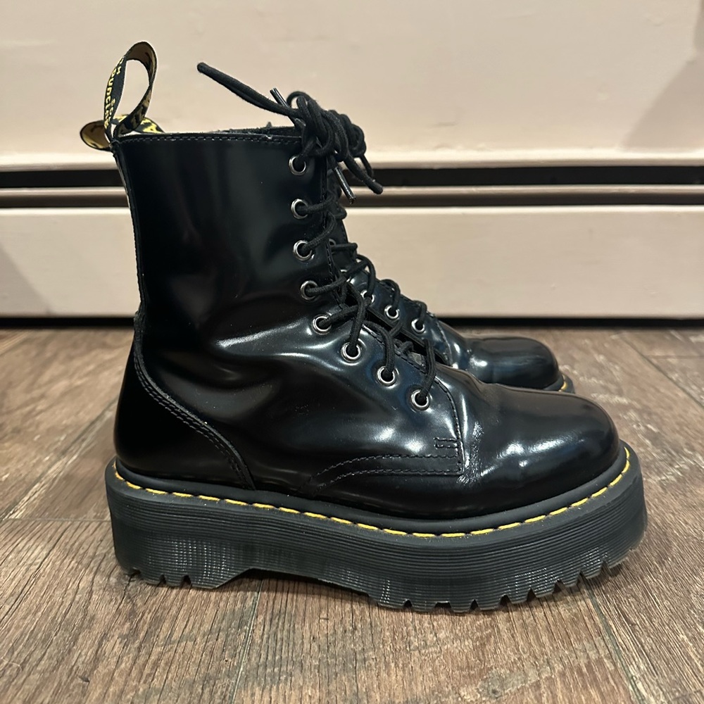 Dr. Martens: Jadon Smooth Leather Platform
